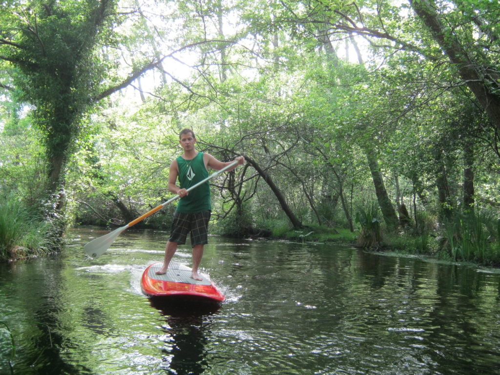 LEON_Canoe surfing_paddle rivière