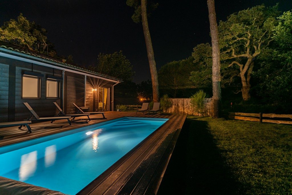 terrasse piscine pin de nuit-op
